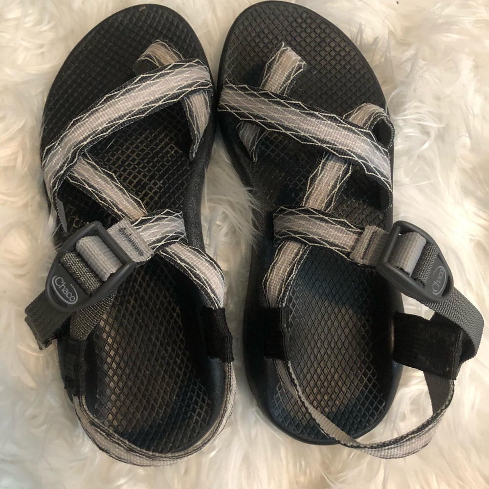 black & white single strap chaco’s